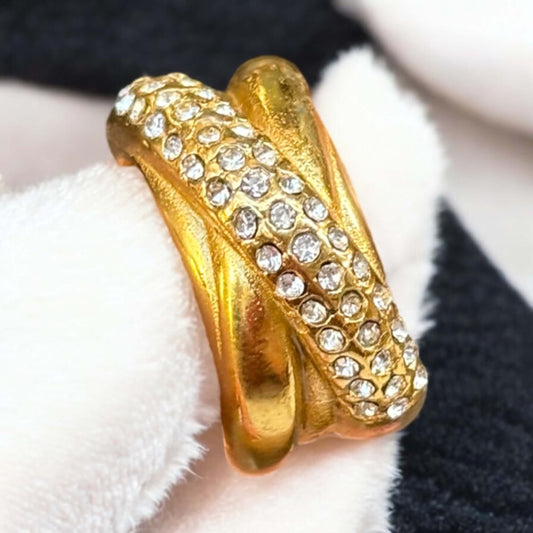 Golden Grace: A Symbol of Perfection